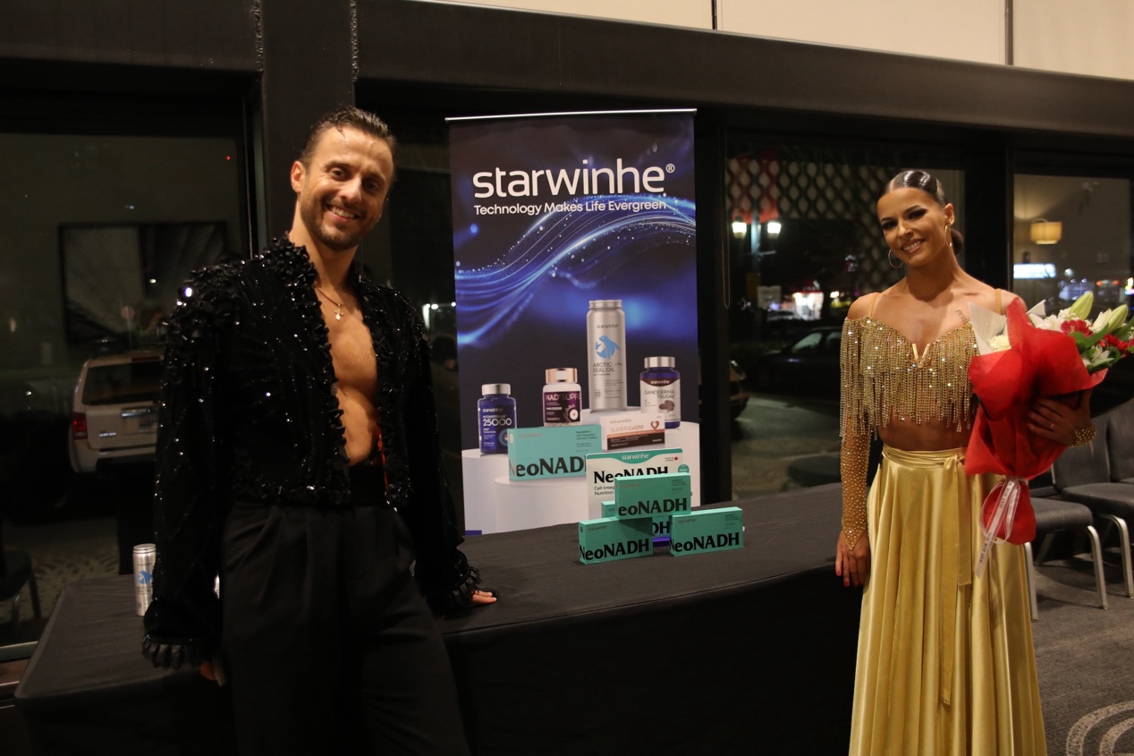 男人和女人在跳舞

AI 生成的内容可能不正确。